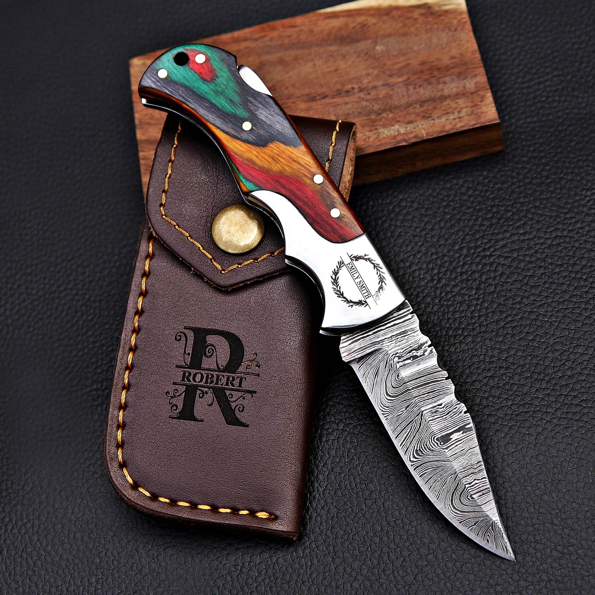 Personalized Damascus Folding Knife – Groomsmen Gift, Custom Pocket Knife with Leather Sheath, Handmade Gift for Him, Hunting Knives for Men