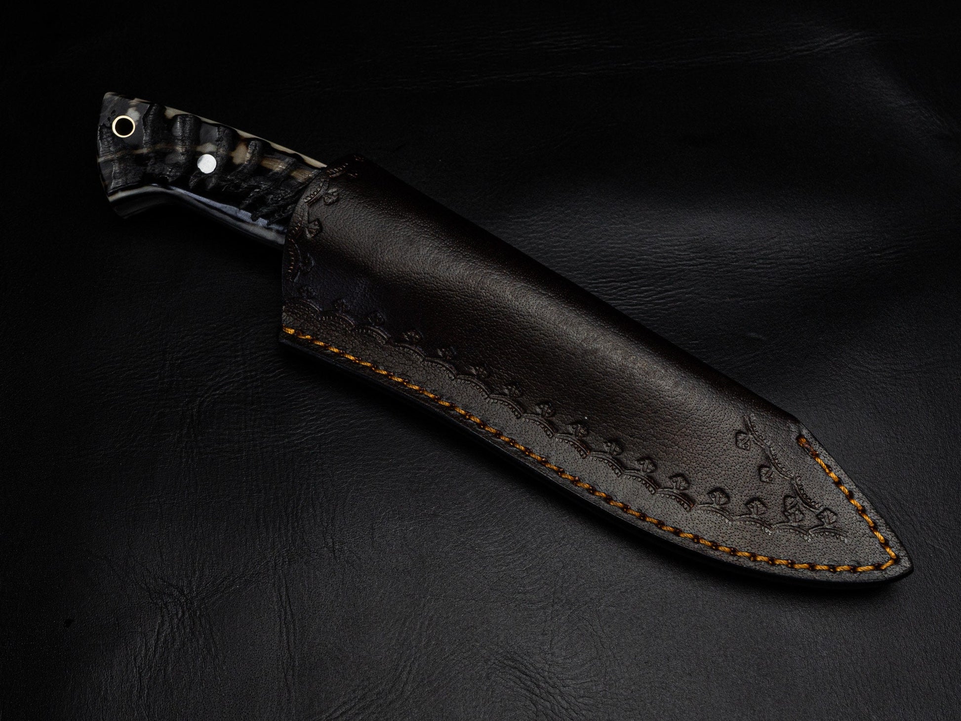 Bowie Knife High Carbon Steel Blade Sheep Horn Handle Full Tang Clip Point Hunting Knife Fixed Blade Leather Sheath Groomsmen Gift for Dad