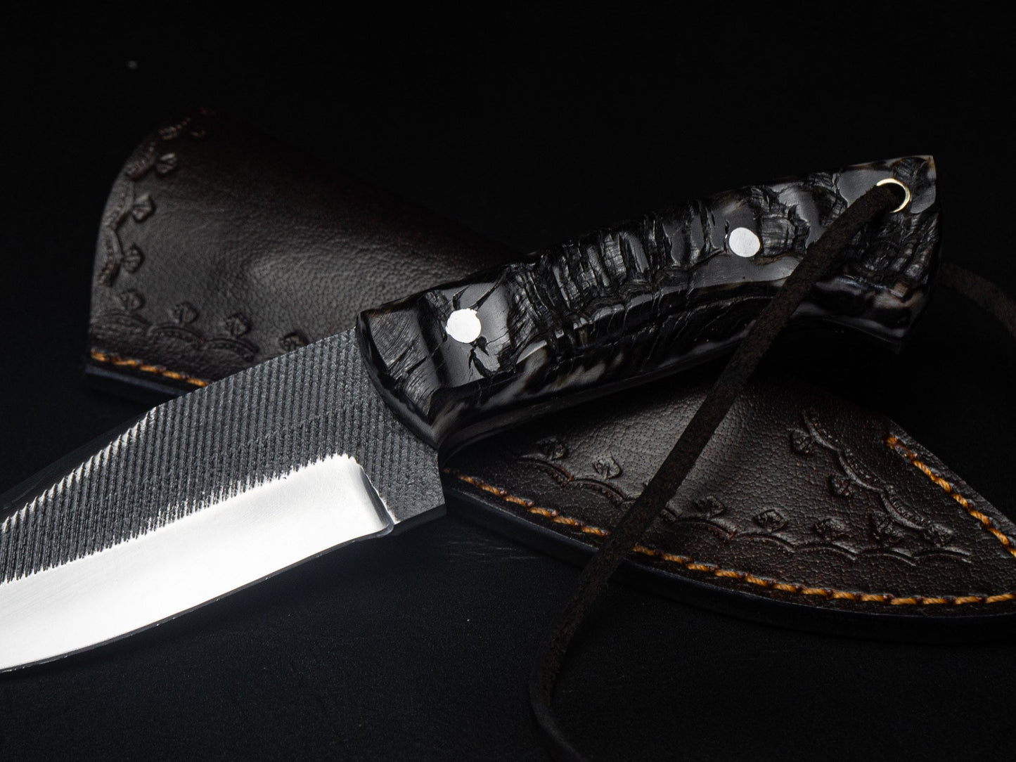 Bowie Knife High Carbon Steel Blade Sheep Horn Handle Full Tang Clip Point Hunting Knife Fixed Blade Leather Sheath Groomsmen Gift for Dad